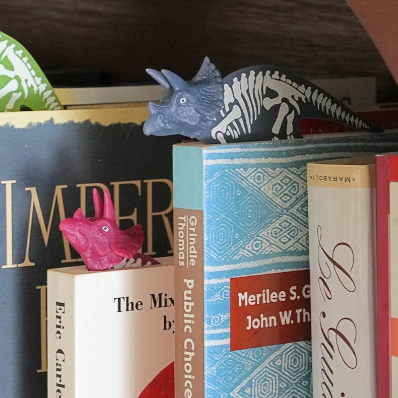 DULTON BOOKMARK TRICERATOPS GRAY/PINK